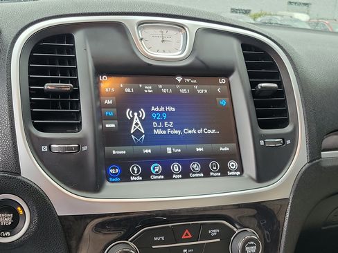 Used 2019 Chrysler 300 Limited RWD image 26