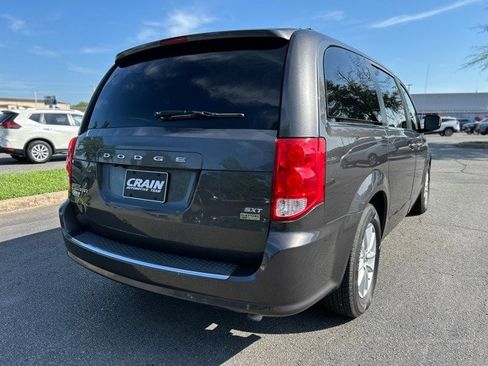 Used 2019 Dodge Grand Caravan SXT image 8