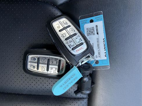 Used 2023 Chrysler Pacifica Touring-L FWD image 30