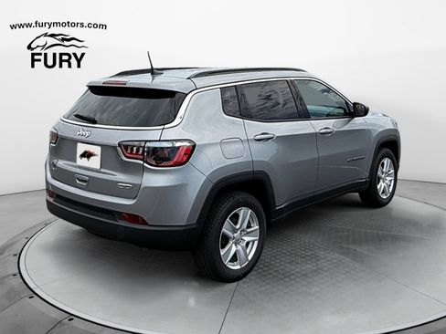 Used 2022 Jeep Compass Latitude AWD/4WD image 3