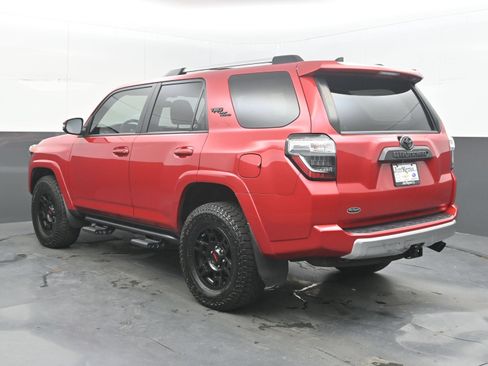 Used 2018 Toyota 4Runner TRD Off-Road Premium AWD/4WD image 6