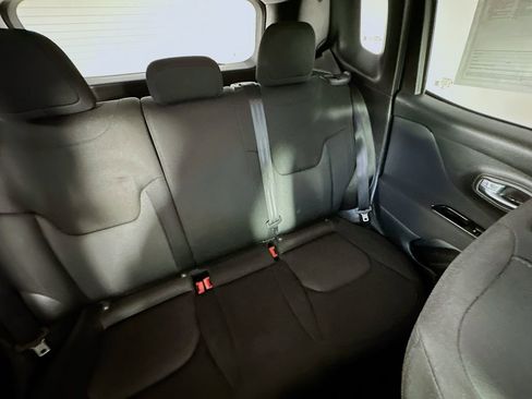Used 2019 Jeep Renegade Sport w/ UConnect 7.0 Group AWD/4WD image 14