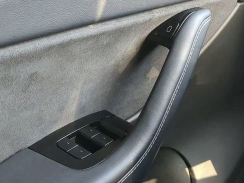 Used 2020 Tesla Model Y Long Range image 28