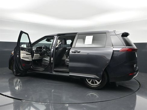 Used 2023 Kia Carnival LX FWD image 37