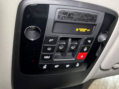 New 2025 Kia Carnival SX image 30