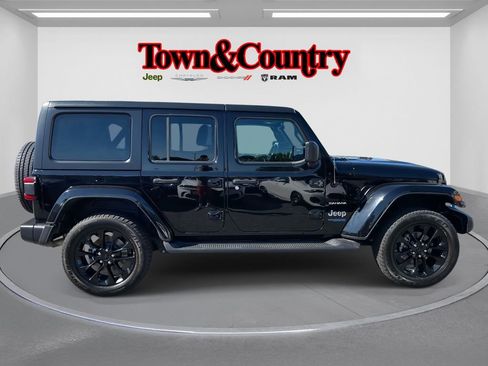 Used 2022 Jeep Wrangler Unlimited Sahara 4xe image 4