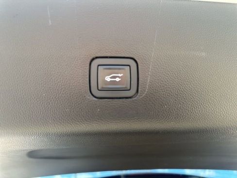 Used 2021 Chevrolet Traverse High Country image 40