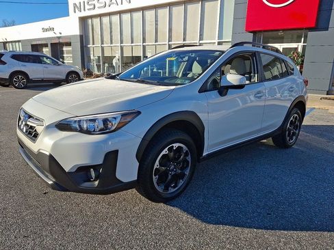 Used 2023 Subaru Crosstrek 2.0i Premium image 3