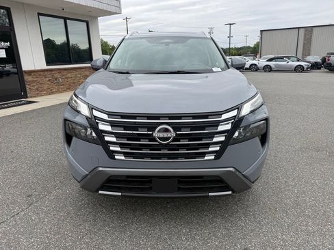 Used 2025 Nissan Rogue SL w/ Tech Package FWD image 10