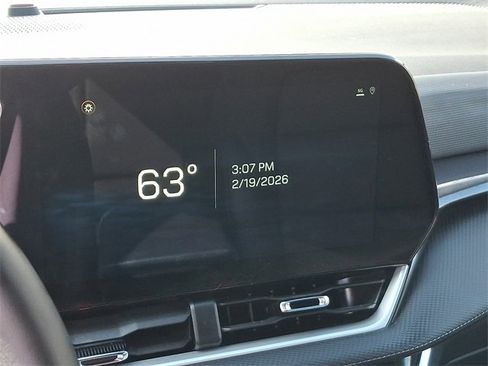 Used 2025 Chevrolet Equinox LT w/ Convenience Package II image 17