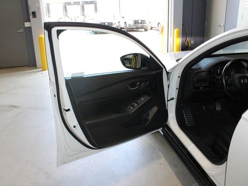 Used 2023 Honda Accord Sport image 7