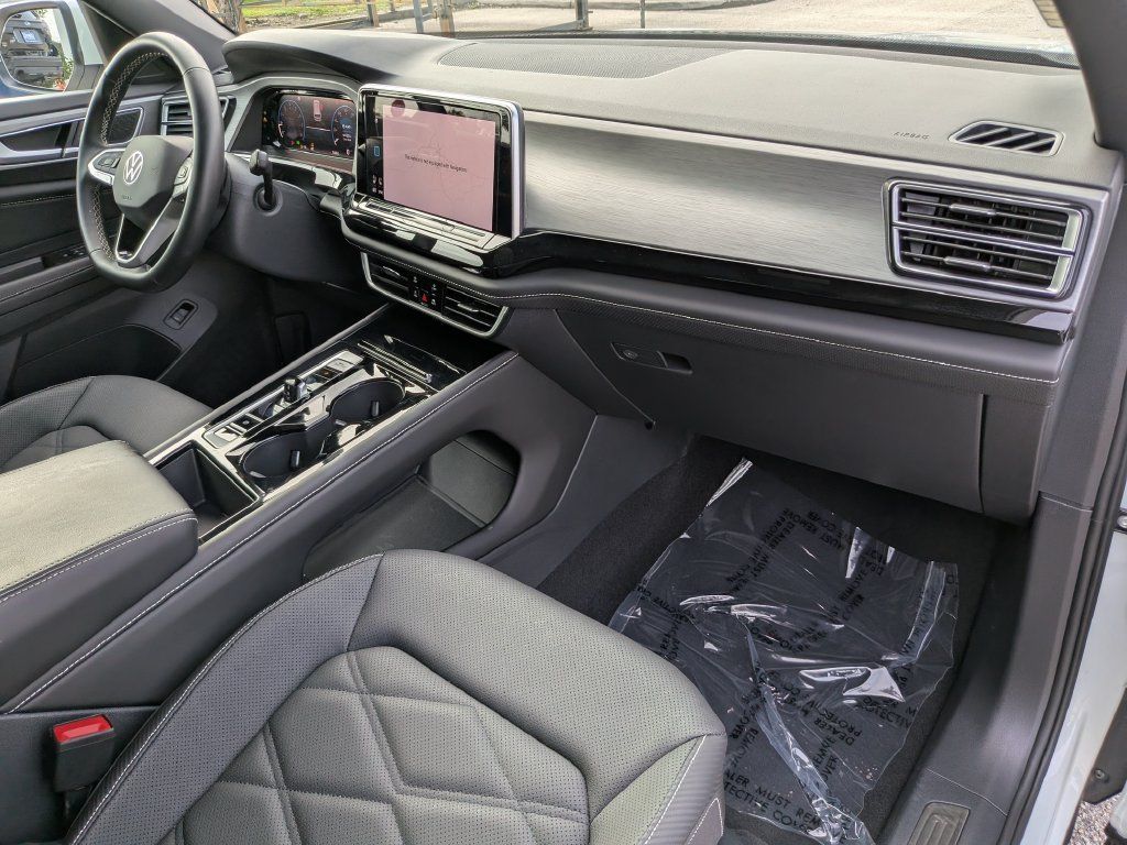 Certified 2026 Volkswagen Atlas Cross Sport SE FWD image 11