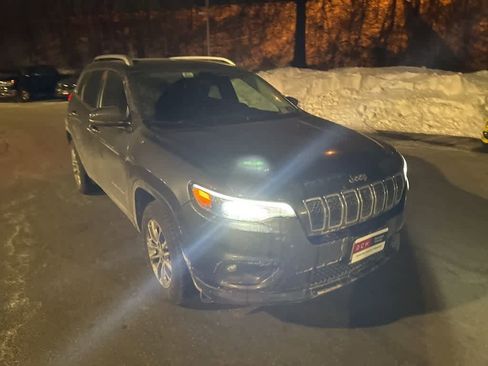 Used 2019 Jeep Cherokee Latitude Plus w/ Cold Weather Group image 10