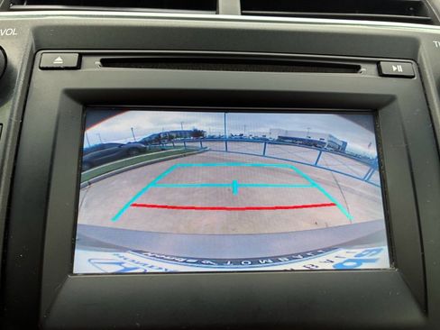 Used 2017 Toyota Camry SE image 18