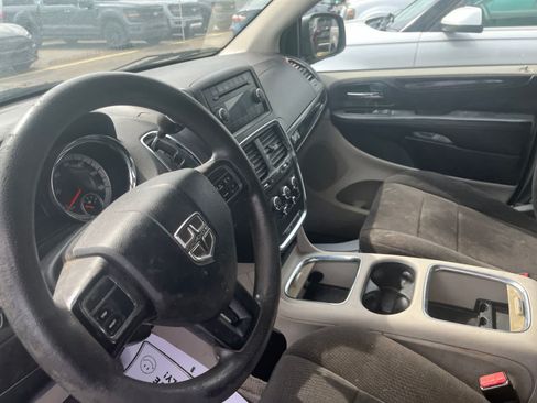 Used 2012 Dodge Grand Caravan SXT FWD image 24