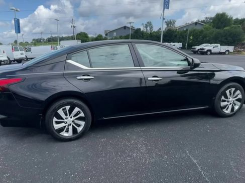 Used 2024 Nissan Altima 2.5 S FWD image 9