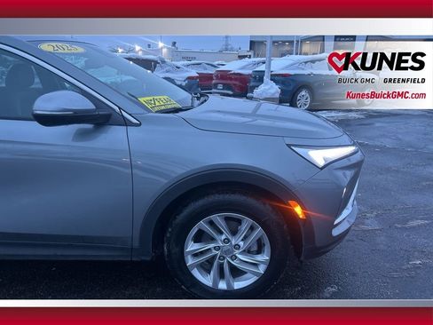 Used 2025 Buick Envista Preferred image 15