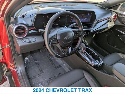 Used 2024 Chevrolet Trax RS w/ Sunroof Package image 14