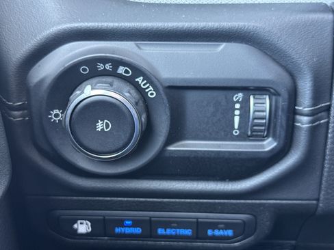 Used 2024 Jeep Wrangler Unlimited Sahara AWD/4WD image 15