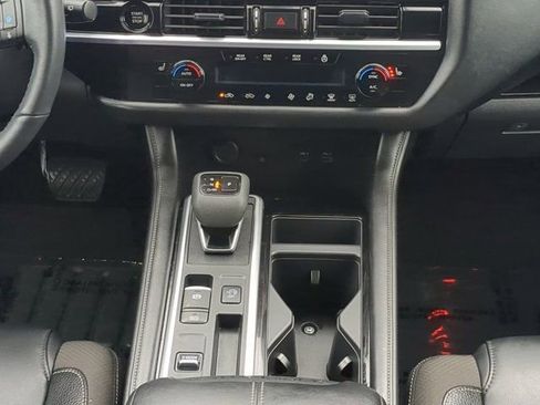 Used 2025 Nissan Pathfinder SL w/ SL Premium Package FWD image 18