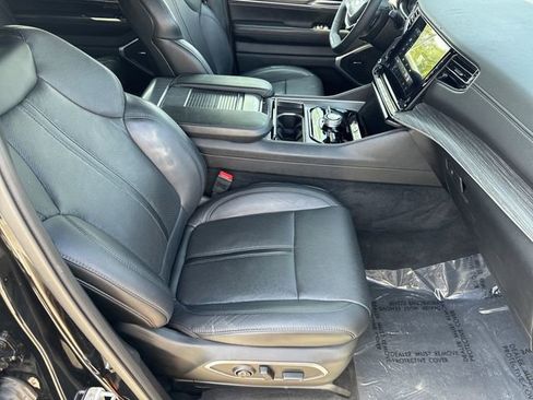 Used 2024 Jeep Wagoneer L Series III w/ Flexible Seating Group image 13