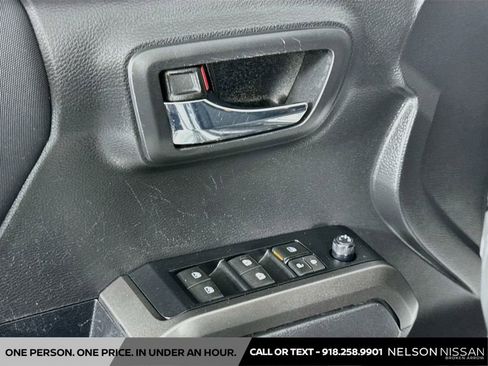Used 2022 Toyota Tacoma TRD Off-Road w/ Technology Package AWD/4WD image 17