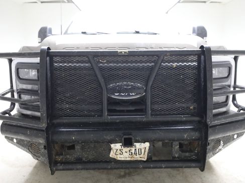 Used 2023 Ford F350 XLT w/ XLT Premium Package AWD/4WD image 7