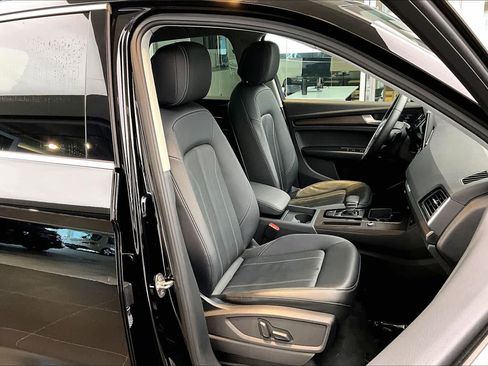 Used 2023 Audi Q5 2.0T Premium w/ Convenience Package image 8