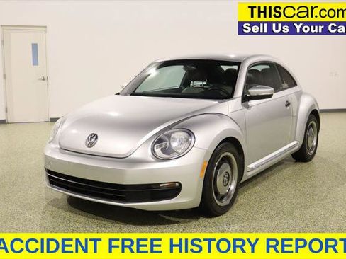 Used 2015 Volkswagen Beetle 1.8T Classic FWD image 4