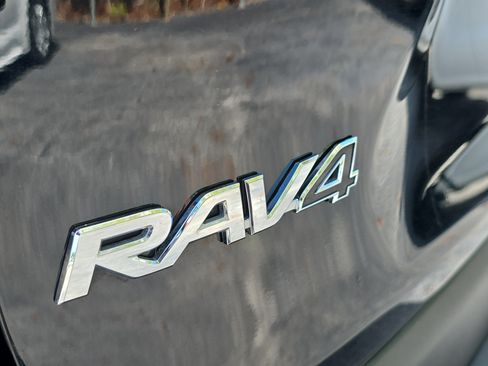Used 2024 Toyota RAV4 XLE FWD image 10