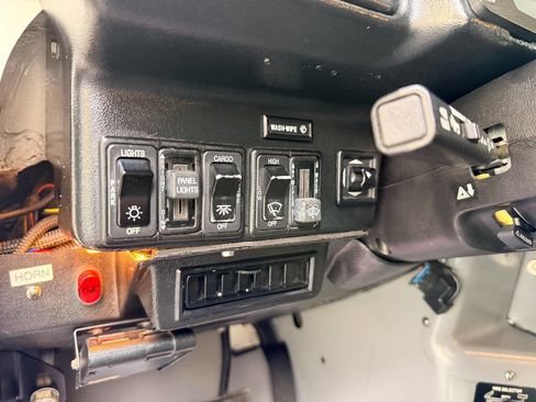 Used 1995 HUMMER H1 4-Door Wagon image 19