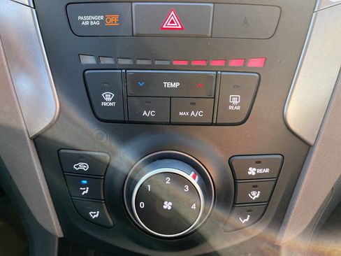 Used 2014 Hyundai Santa Fe GLS image 26