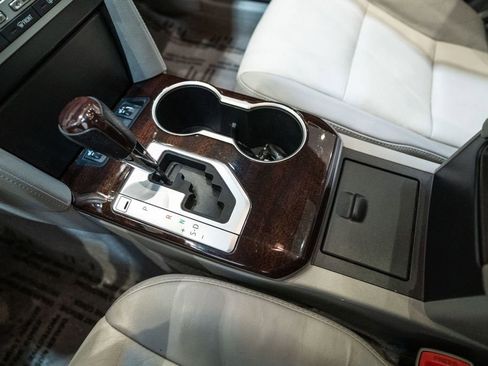 Used 2012 Toyota Camry XLE image 18