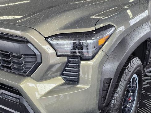 Used 2024 Toyota Tacoma TRD Off-Road w/ TRD Off Road Premium Package image 10