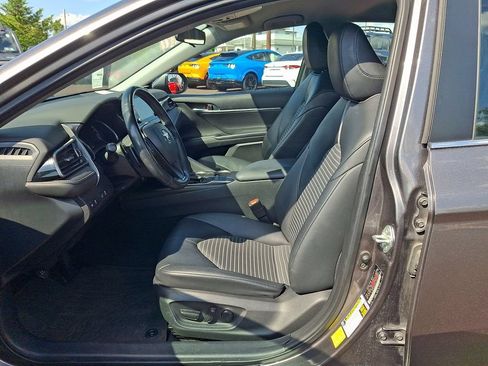 Used 2022 Toyota Camry SE FWD image 13