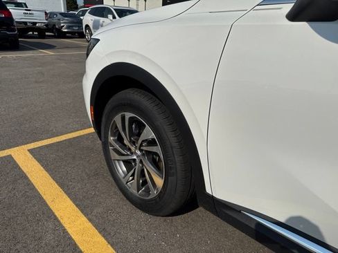 Used 2022 Buick Envision Essence w/ Technology Package I FWD image 11