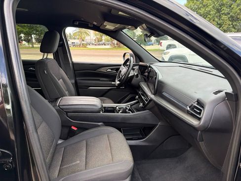 Used 2024 Chevrolet Traverse LT FWD image 16
