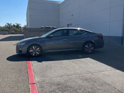 Used 2022 Nissan Altima 2.5 SV