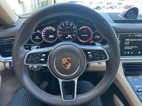 Used 2018 Porsche Panamera 4S image 8