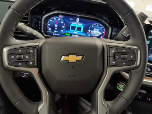 Used 2025 Chevrolet Silverado 2500 LT image 9