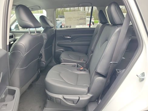 New 2026 Toyota Grand Highlander XLE image 11