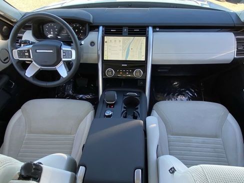 Used 2025 Land Rover Discovery S image 24