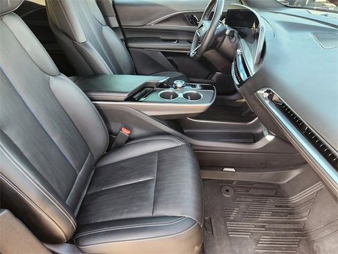 Used 2024 Cadillac Lyriq Luxury image 14
