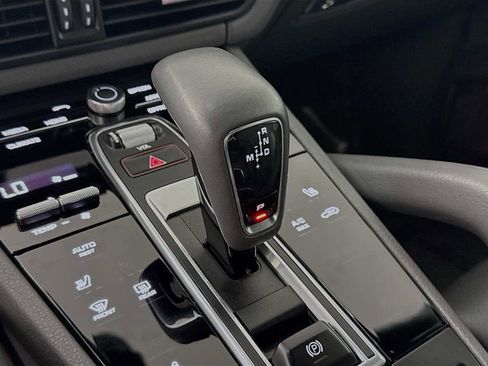 Used 2022 Porsche Cayenne S image 14