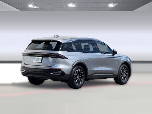 Used 2024 Lincoln Nautilus Premier image 8