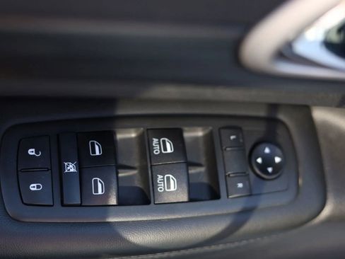 Used 2020 Jeep Grand Cherokee Laredo image 14