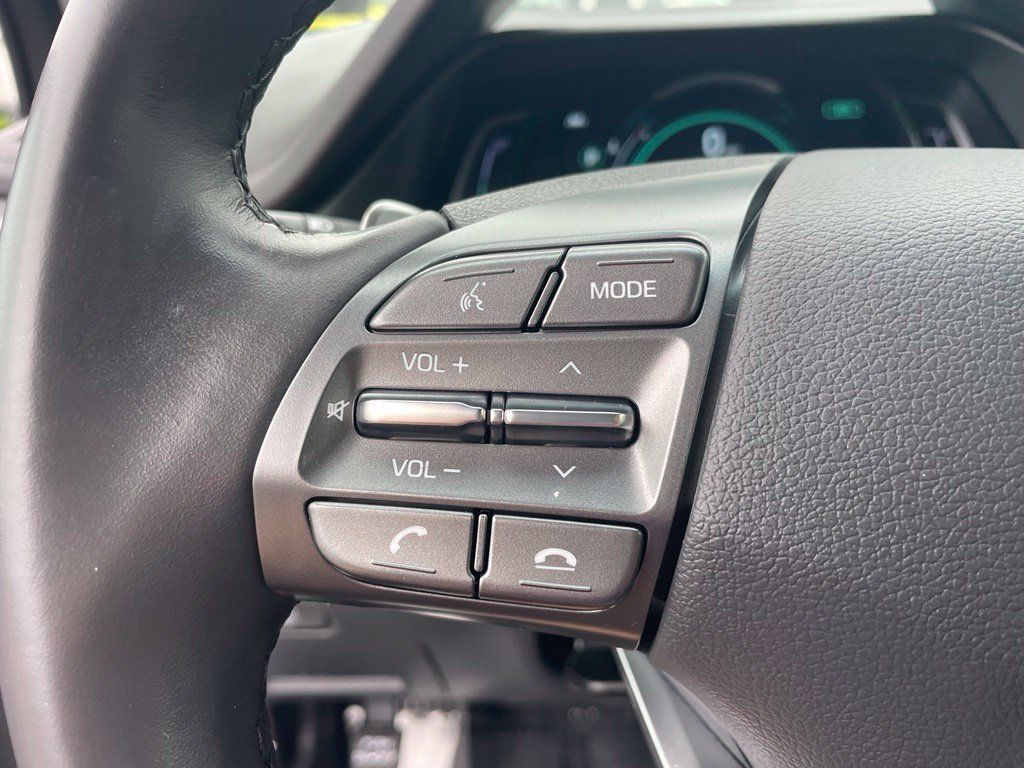 Used 2020 Hyundai Ioniq SE FWD image 29