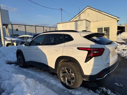 Used 2024 Chevrolet Trax LT image 8