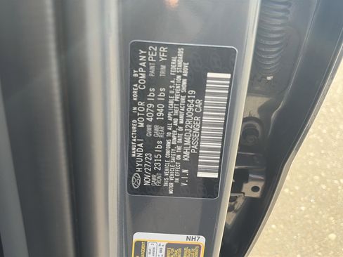 Certified 2024 Hyundai Elantra Blue FWD image 28