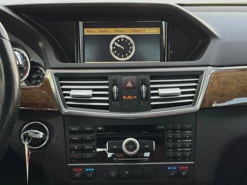 Used 2011 Mercedes-Benz E 550 4MATIC Sedan image 23